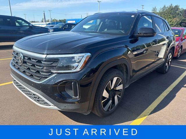 2024 Volkswagen Atlas Cross Sport 2.0T SE w/Technology for sale in Lansing, MI