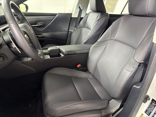 2022 Lexus ES 300h 300h