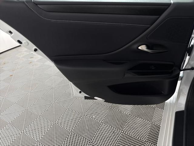 2022 Lexus ES 300h 300h