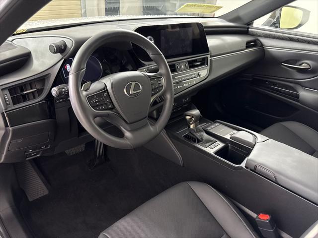 2022 Lexus ES 300h 300h