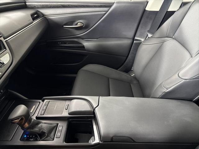 2022 Lexus ES 300h 300h