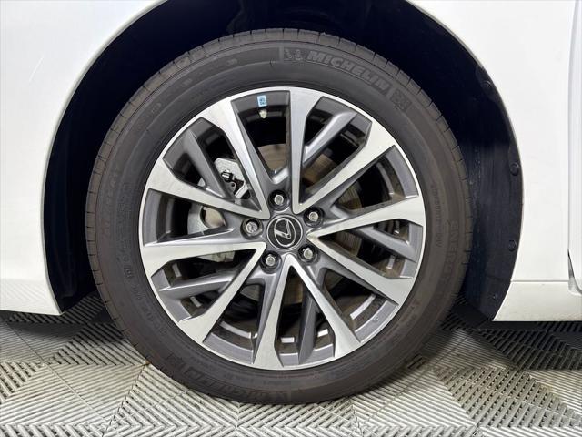 2022 Lexus ES 300h 300h