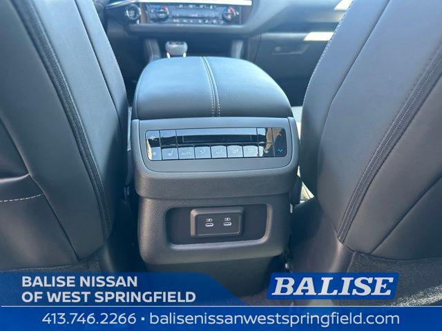 2026 Nissan Pathfinder SL