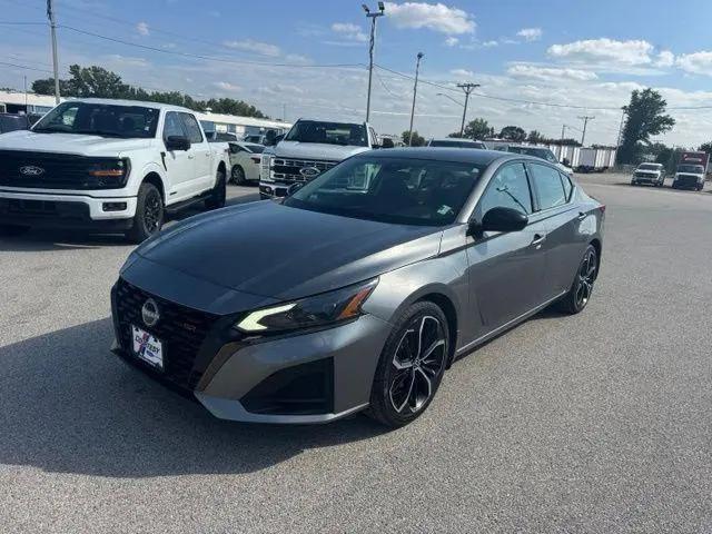 2023 Nissan Altima SR FWD for sale in Davenport, IA