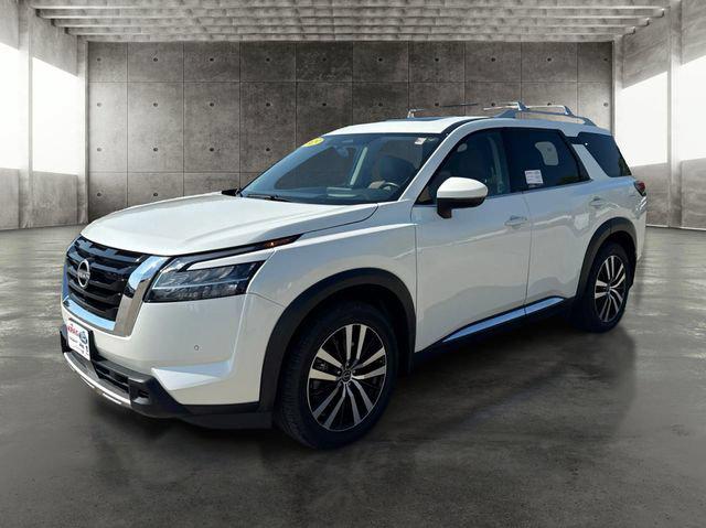 2023 Nissan Pathfinder Platinum 4WD for sale in Oskaloosa, IA