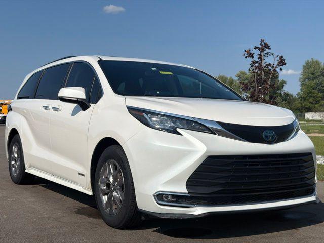 2021 Toyota Sienna XLE 8 Passenger for sale in Plainfield, IN