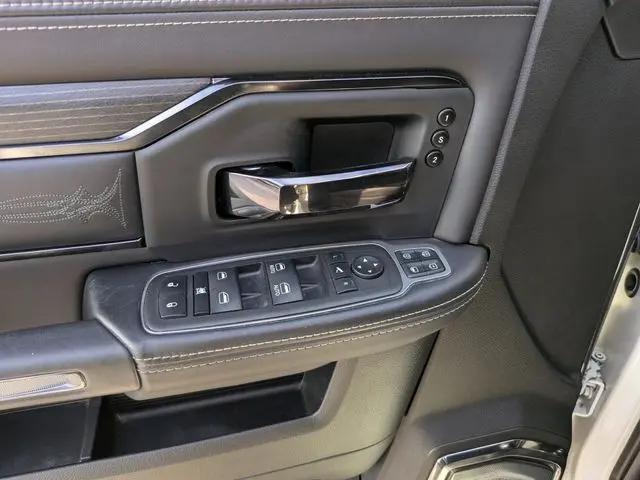 2023 Ram 3500 Limited Crew Cab 4x4 8 Box