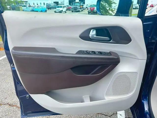 2017 Chrysler Pacifica Touring-L
