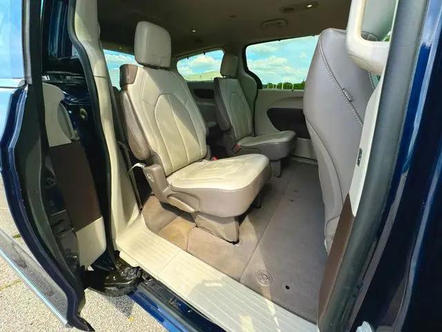 2017 Chrysler Pacifica Touring-L