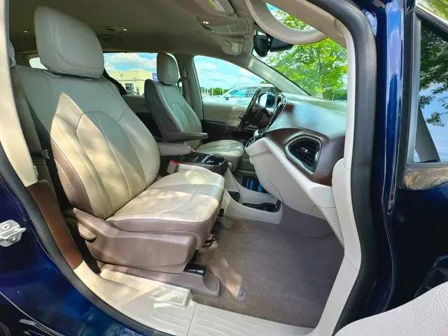 2017 Chrysler Pacifica Touring-L