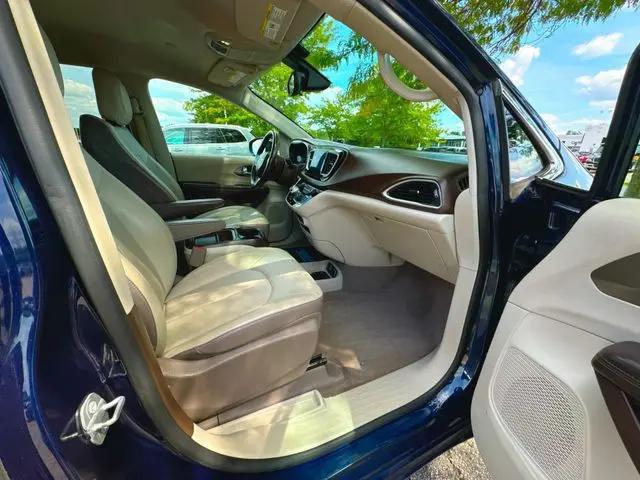 2017 Chrysler Pacifica Touring-L