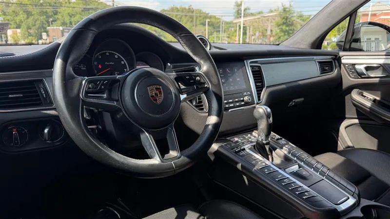 2018 Porsche Macan Turbo