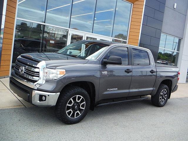 2017 Toyota Tundra SR5 5.7L V8 2017 Toyota Tundra SR5 5.7L V8