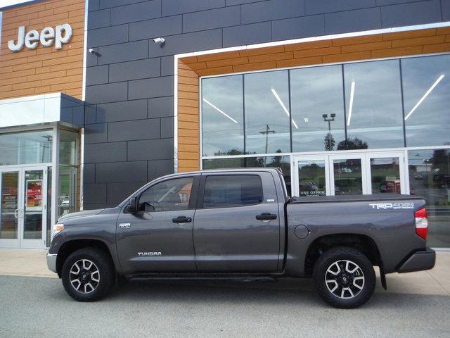 2017 Toyota Tundra SR5 5.7L V8 2017 Toyota Tundra SR5 5.7L V8