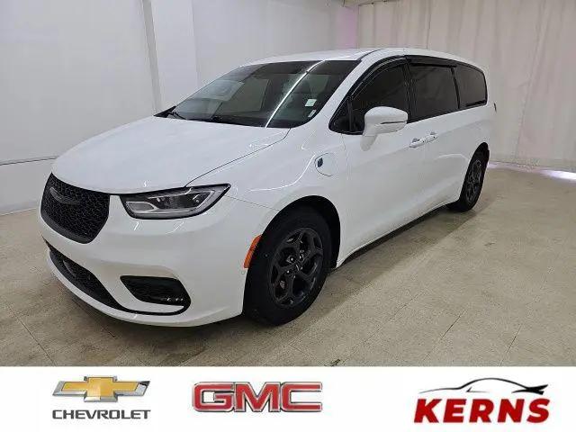 2022 Chrysler Pacifica Hybrid Touring L for sale in Celina, OH