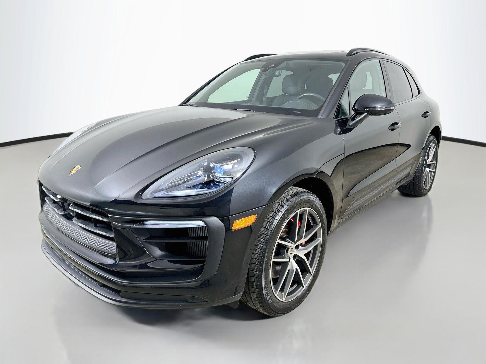 /2023 Porsche Macan