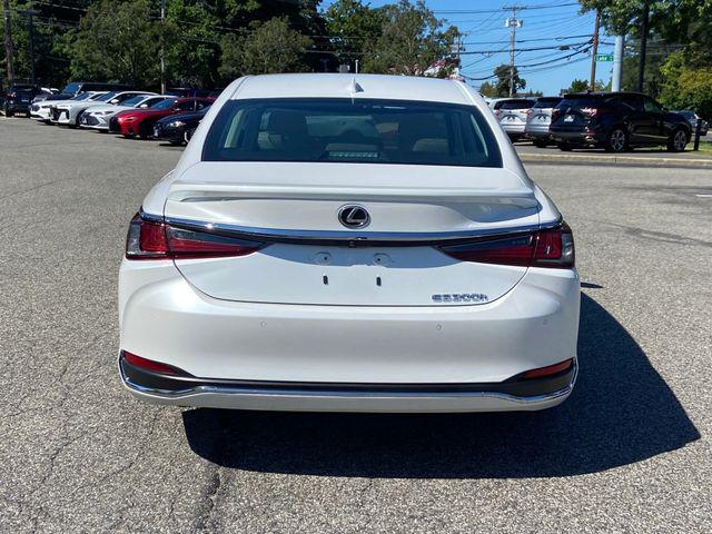 2023 Lexus ES 300h Luxury