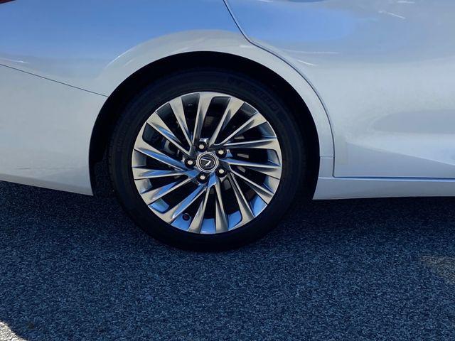 2023 Lexus ES 300h Luxury