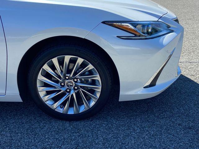 2023 Lexus ES 300h Luxury