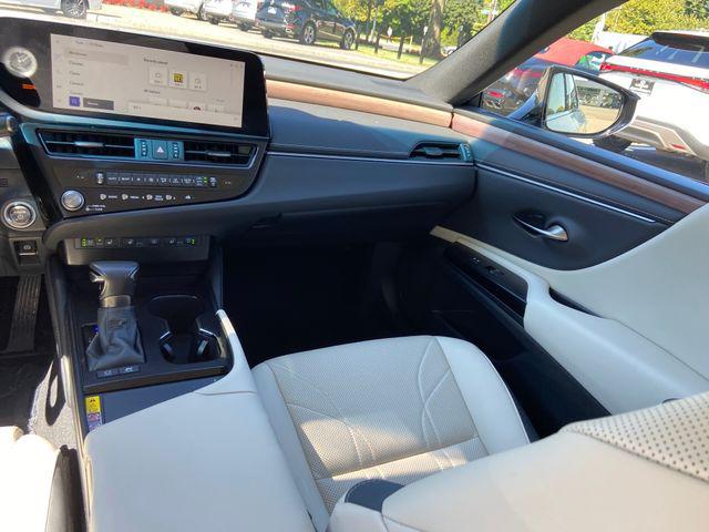 2023 Lexus ES 300h Luxury