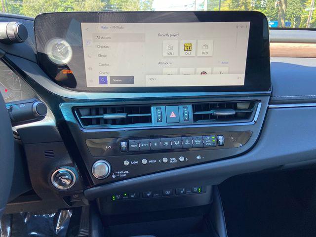 2023 Lexus ES 300h Luxury