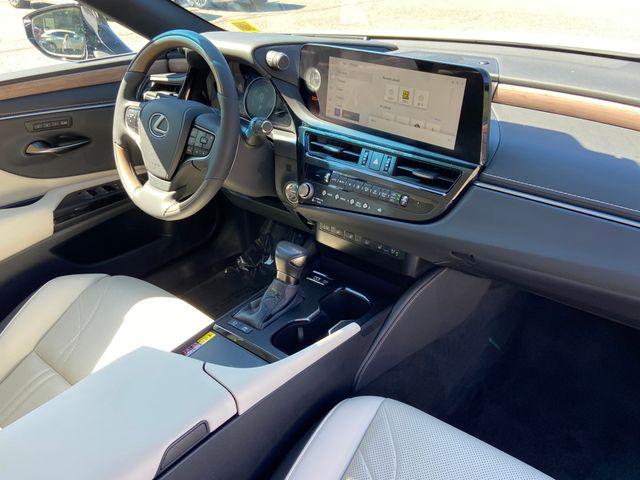 2023 Lexus ES 300h Luxury