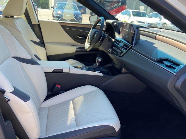 2023 Lexus ES 300h Luxury