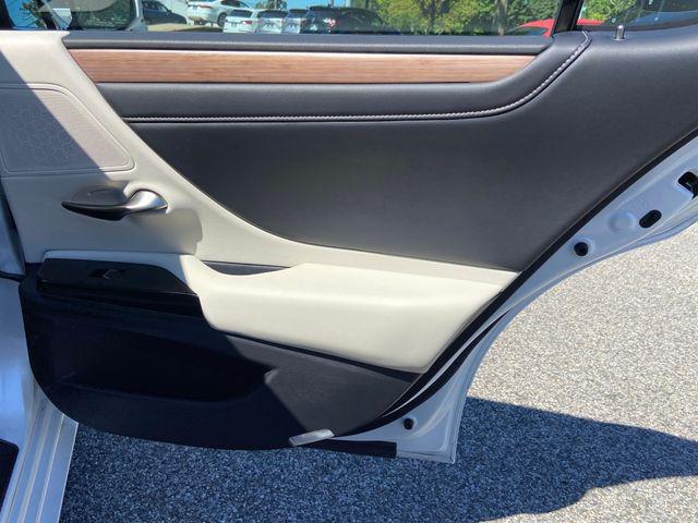 2023 Lexus ES 300h Luxury