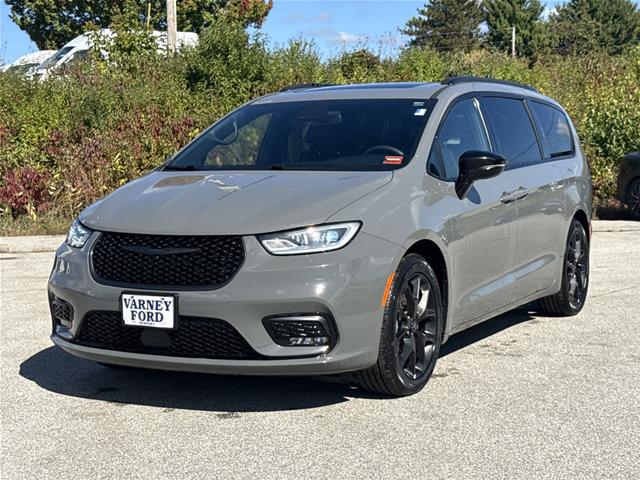 2025 Chrysler Pacifica Limited for sale in Newport, ME
