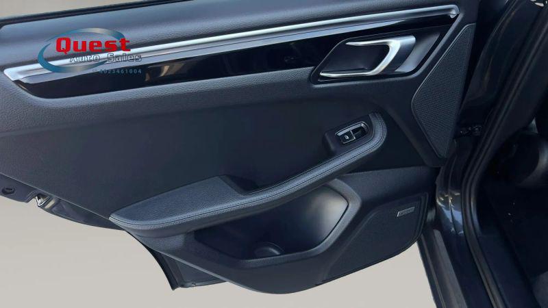2020 Porsche Macan Base