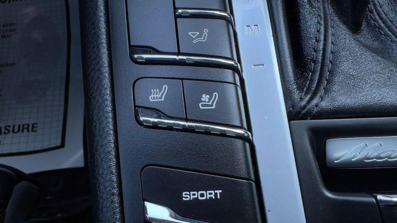 2020 Porsche Macan Base
