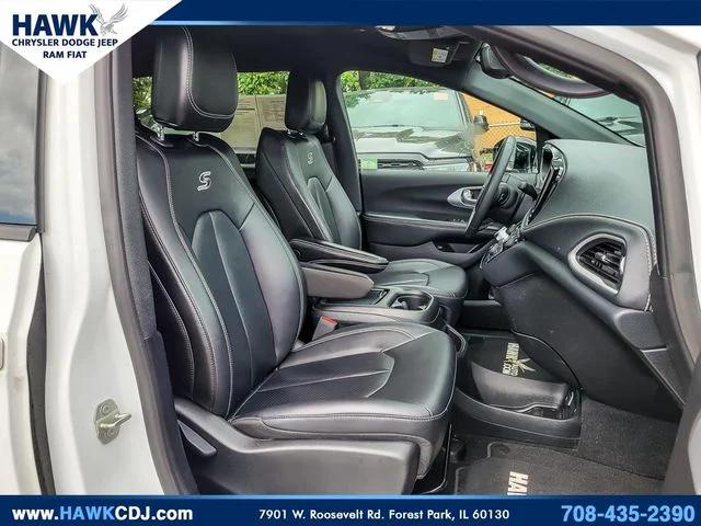 2024 Chrysler Pacifica Hybrid S Appearance Pkg
