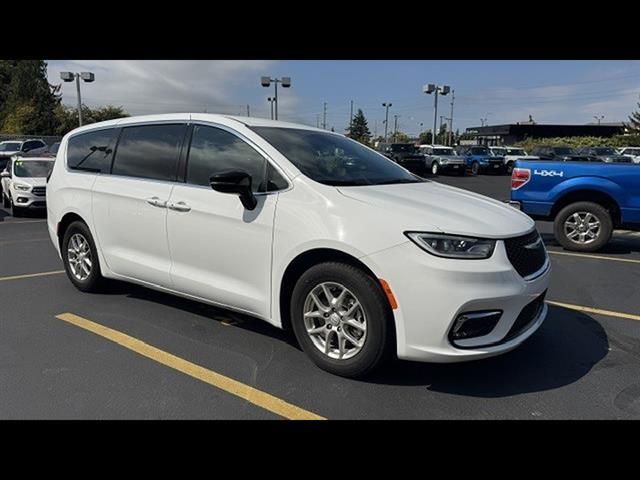 2025 Chrysler Pacifica Select for sale in Bellingham, WA