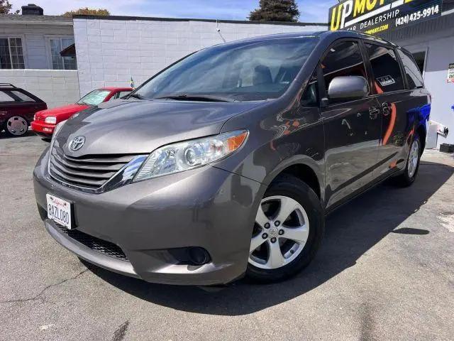 2017 Toyota Sienna LE for sale in Richmond, CA