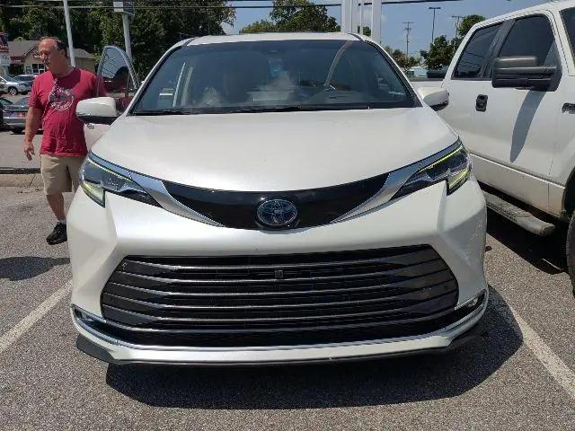 2021 Toyota Sienna Platinum for sale in Clarksville, TN