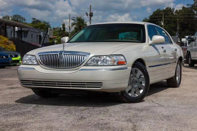 2004 Lincoln Town Car Ultimate for sale in Orlando, FL