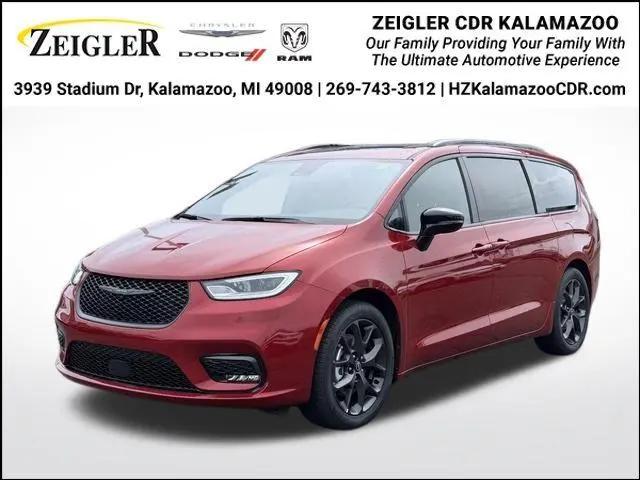 2025 Chrysler Pacifica Limited for sale in Kalamazoo, MI