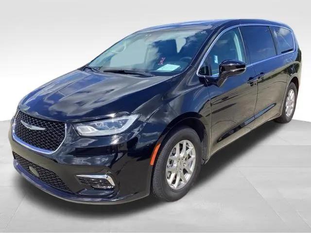 2024 Chrysler Pacifica Touring L for sale in Sheffield Village, OH