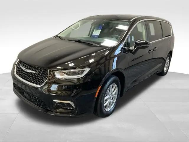 2024 Chrysler Pacifica Touring L for sale in Sheffield Village, OH