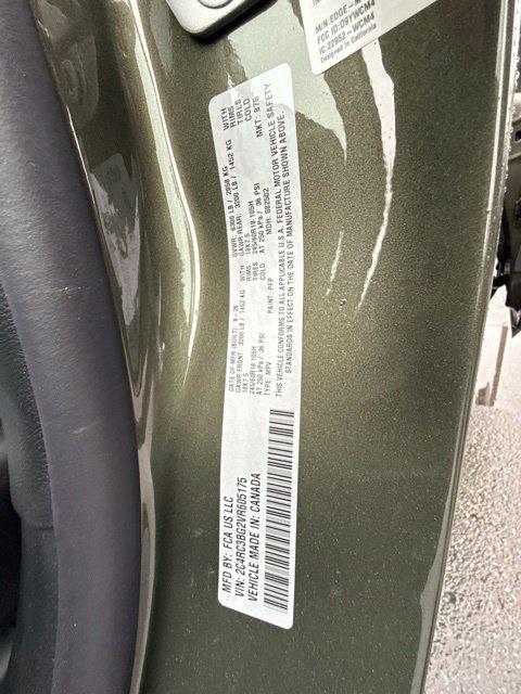 2027 Chrysler Pacifica Select