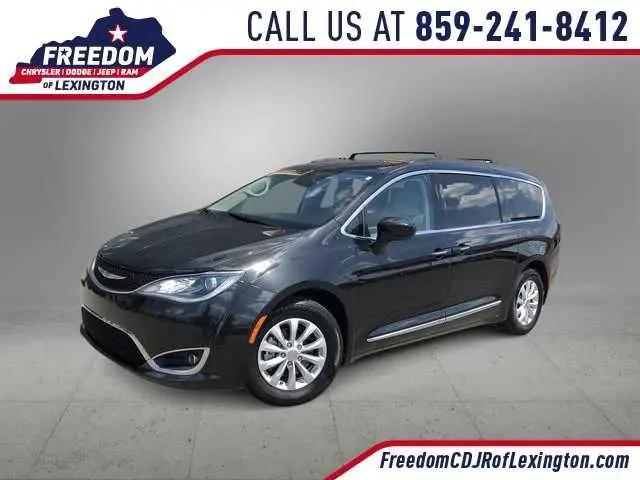 2017 Chrysler Pacifica Touring-L for sale in Lexington, KY