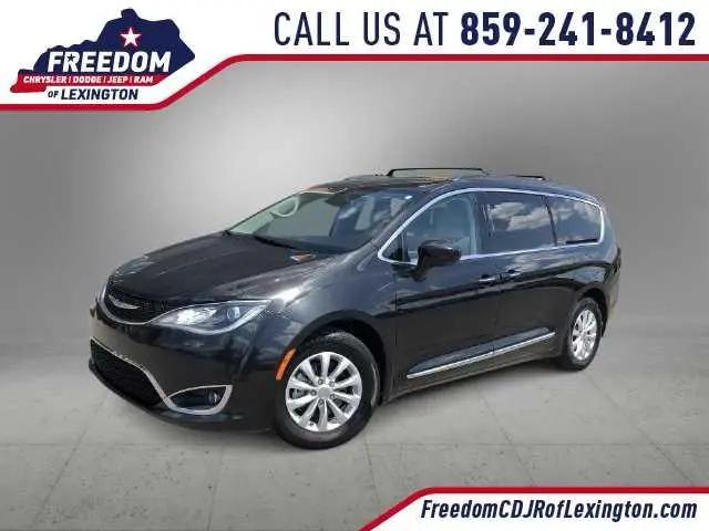 2017 Chrysler Pacifica Touring-L for sale in Lexington, KY