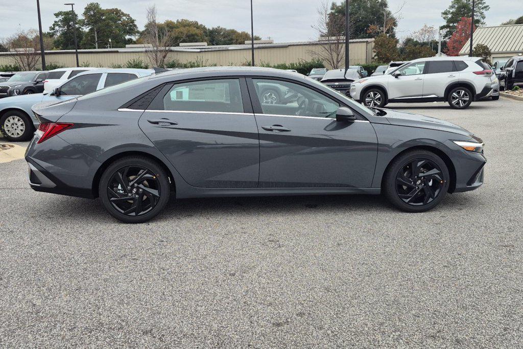 New 2026 Gray Hyundai SEL Sport Plus image 4