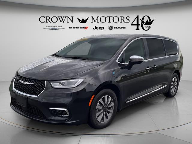 2023 Chrysler Pacifica Hybrid Limited for sale in Holland, MI