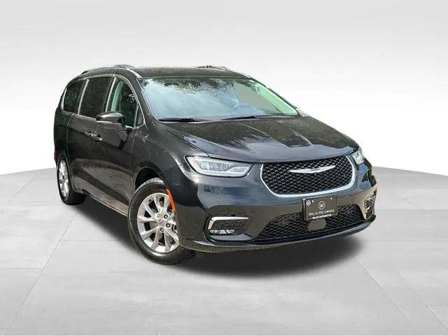 2023 Chrysler Pacifica Touring L AWD for sale in Des Moines, IA