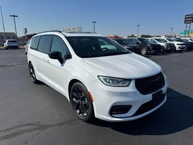 2025 Chrysler Pacifica Limited for sale in Wichita, KS
