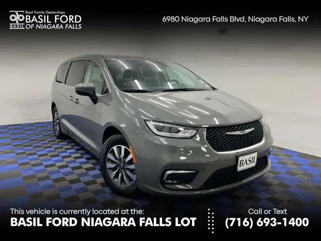 2023 Chrysler Pacifica Hybrid Touring L for sale in Niagara Falls, NY