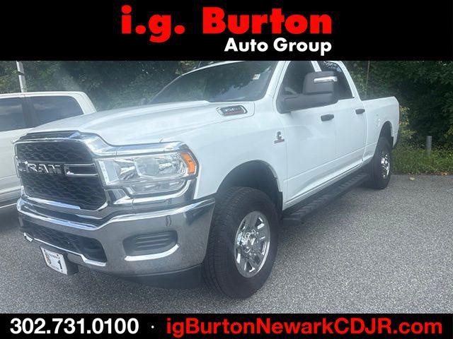 2023 RAM 3500 Tradesman Crew Cab 4x4 64 Box