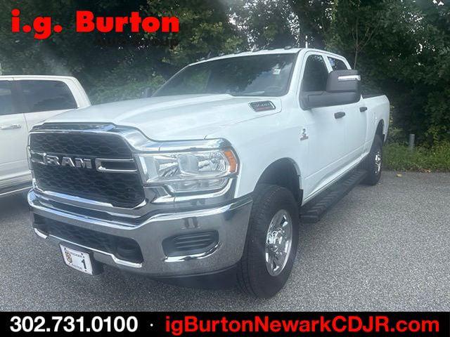 2023 RAM 3500 Tradesman Crew Cab 4x4 64 Box