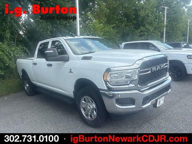 2023 RAM 3500 Tradesman Crew Cab 4x4 64 Box